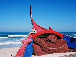 Beach nearby, white sand, 15 beach bars