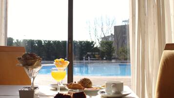 Free daily buffet breakfast