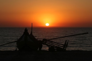 Beach nearby, white sand, 15 beach bars