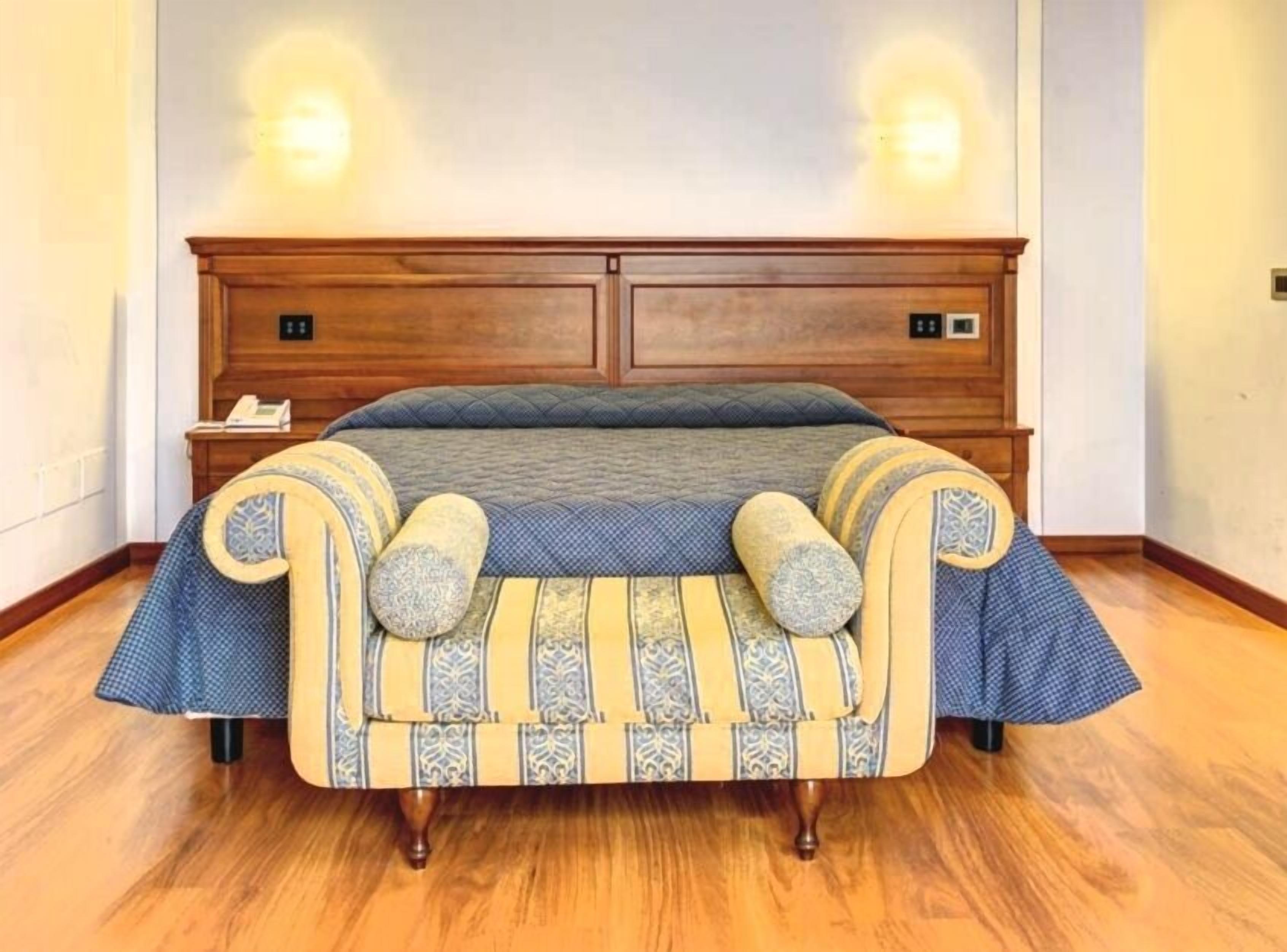 select comfort beds, soundproofing, wifi, bed sheets