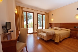 Superior Quadruple Room | Select Comfort beds, soundproofing, WiFi, bed sheets