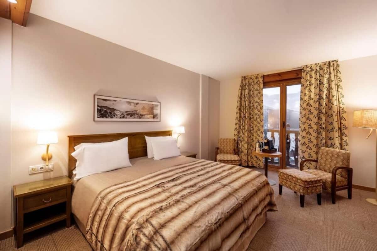 Minibar, in-room safe, desk, soundproofing