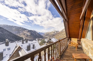 Minibar, caja de seguridad en la habitación y escritorio 
