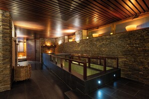 Parihoitohuone(ita), sauna, poreallas, turkkilainen sauna