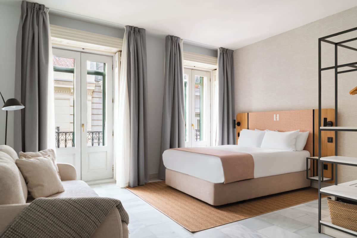 스튜디오, 더블침대 1개 및 소파베드 | 각각 다른 스타일의 인테리어, 각각 다르게 가구 비치, 책상, 노트북 작업 공간