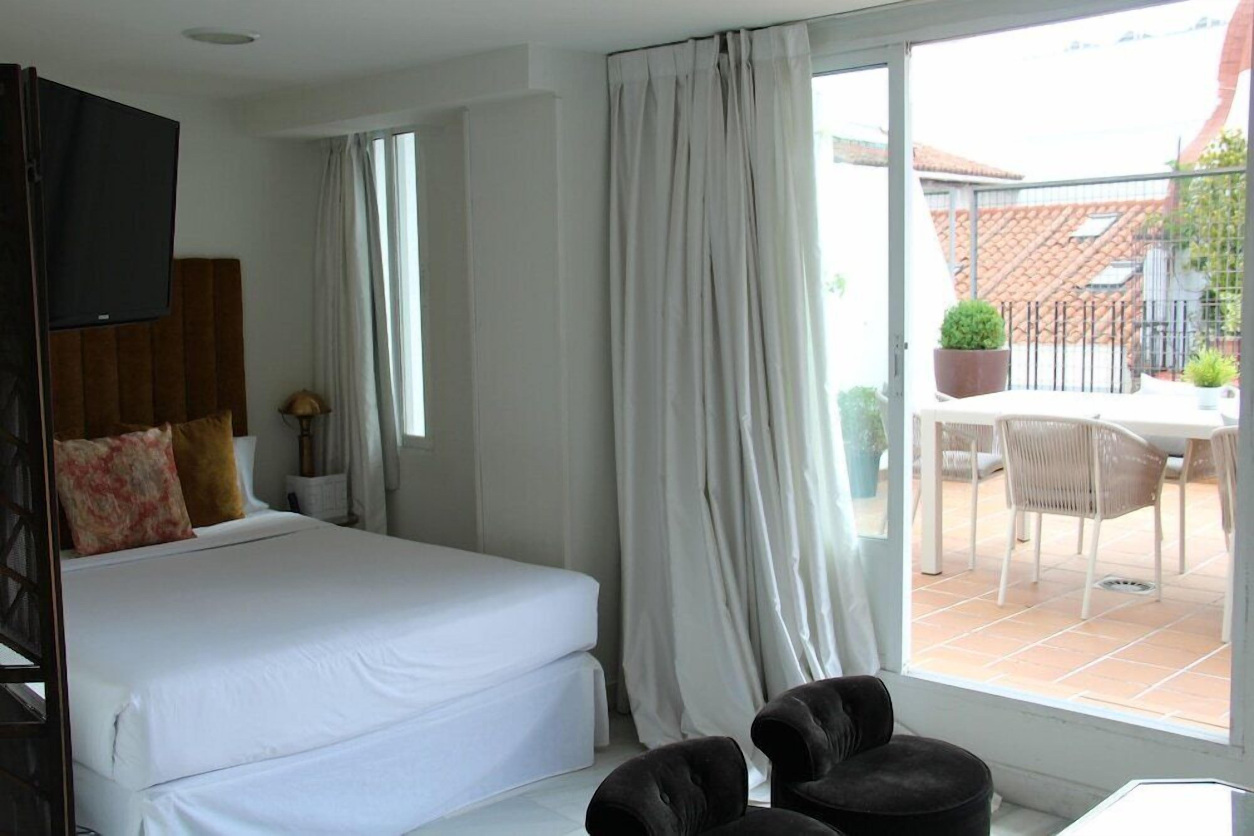 Ropa de cama de alta calidad y colchones con acolchado adicional