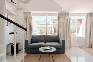 42-inch flat-screen TV with cable channels, Smart TV