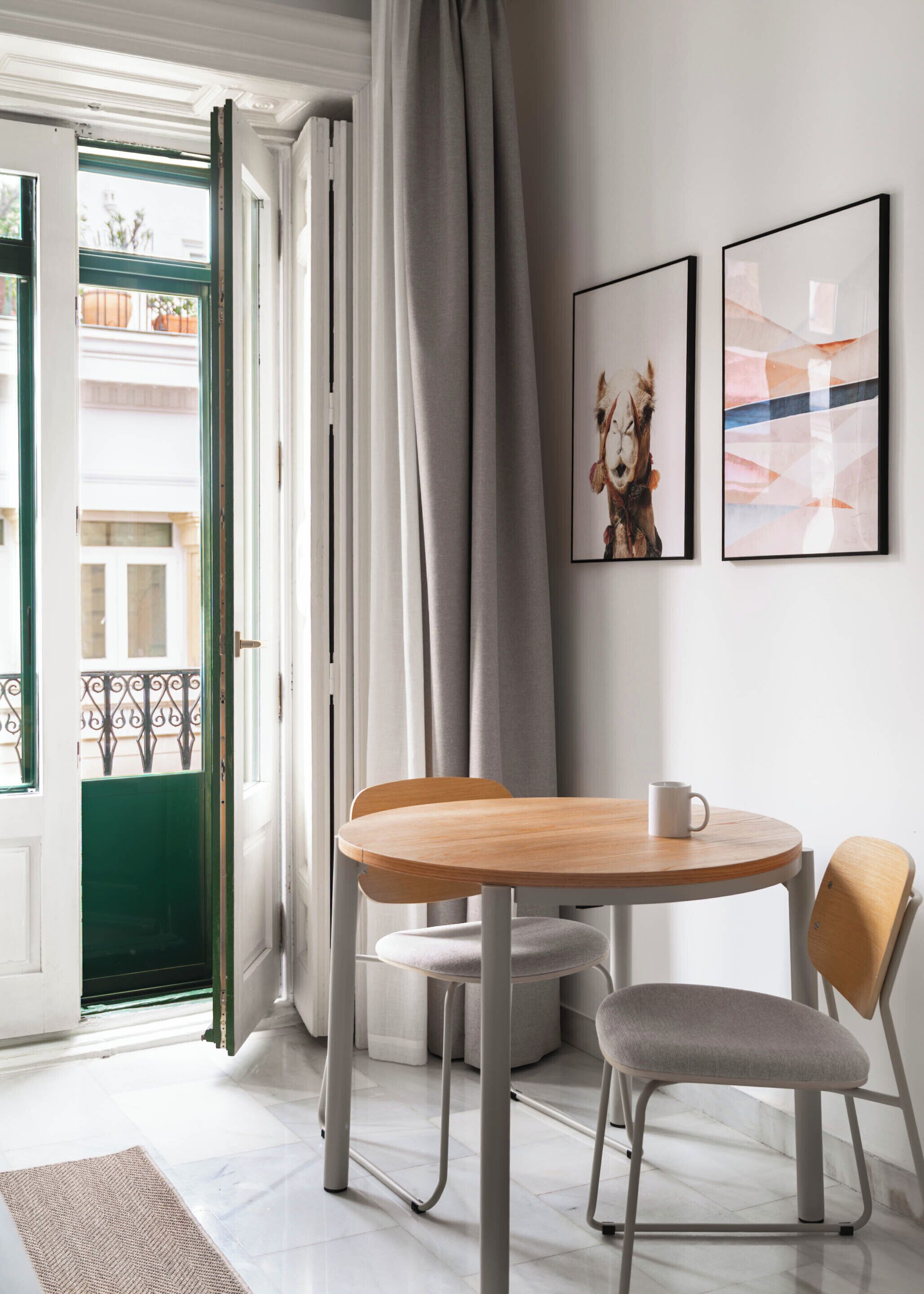 Estúdio | Individualmente decorados, individualmente mobiliados, escrivaninha