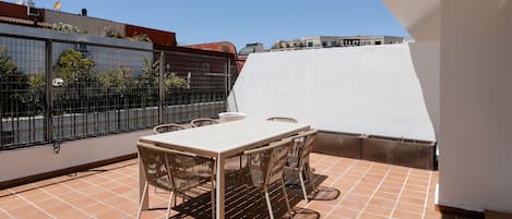 Appartement, 1 chambre, terrasse | Restauration extérieure