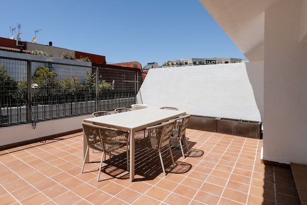 Appartement, 1 chambre, terrasse | Restauration extérieure