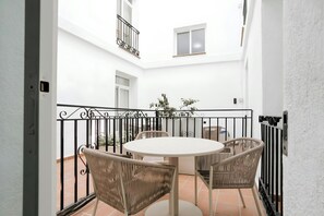 3 bedrooms, premium bedding, pillowtop beds, individually decorated