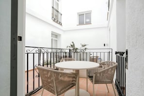 3 bedrooms, premium bedding, pillowtop beds, individually decorated