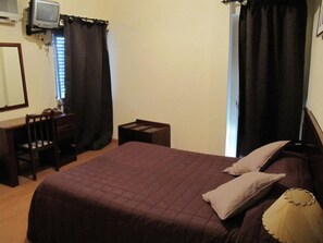 Double or Twin Room | Free WiFi - Residencial Moçambique (Lisbon)