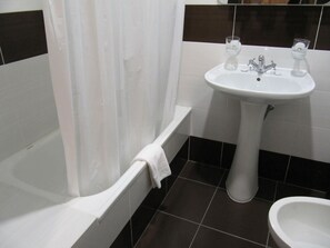 Hair dryer, towels - Residencial Moçambique (Lisbon)