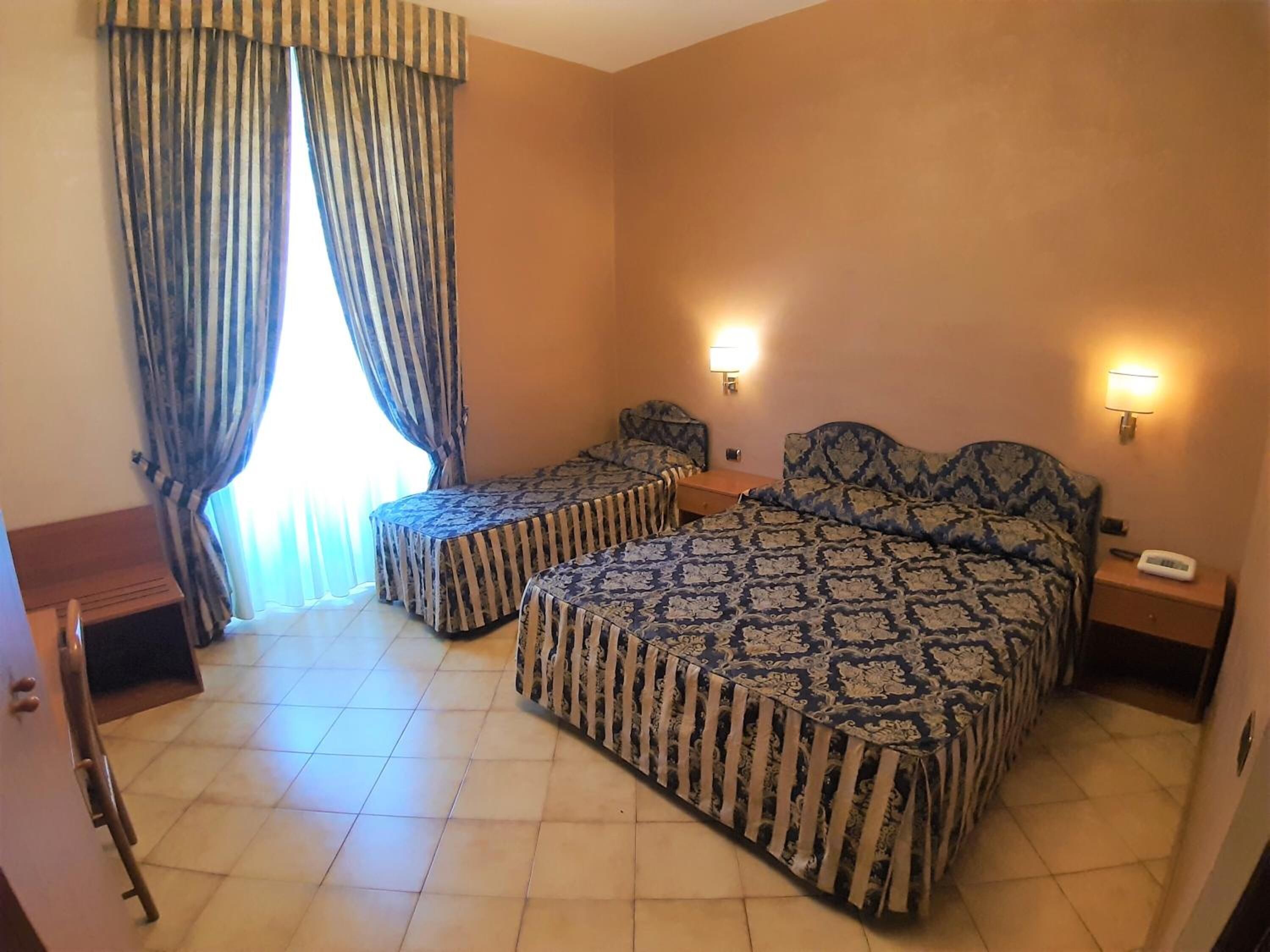 Egyptian cotton sheets, premium bedding, in-room safe