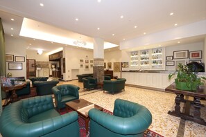 Coin salon dans le hall