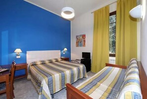 Cofres nos quartos, escrivaninha, Wi-Fi de cortesia