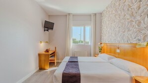 Phòng 2 giường đơn Tiêu chuẩn, 2 giường đơn | Két bảo mật tại phòng, bàn, màn/rèm cản sáng, phòng cách âm 