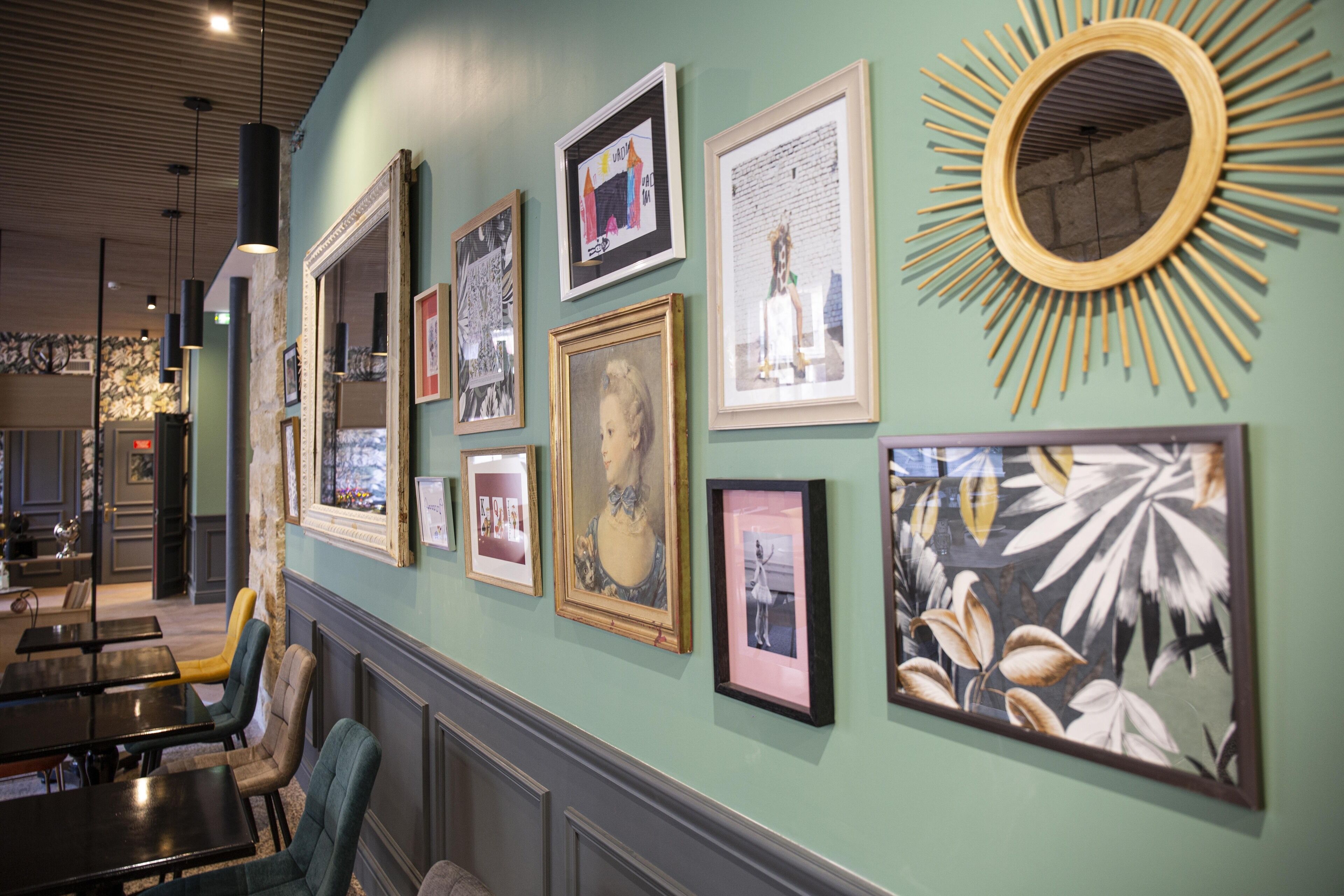 daily continental breakfast (eur 15 per person)