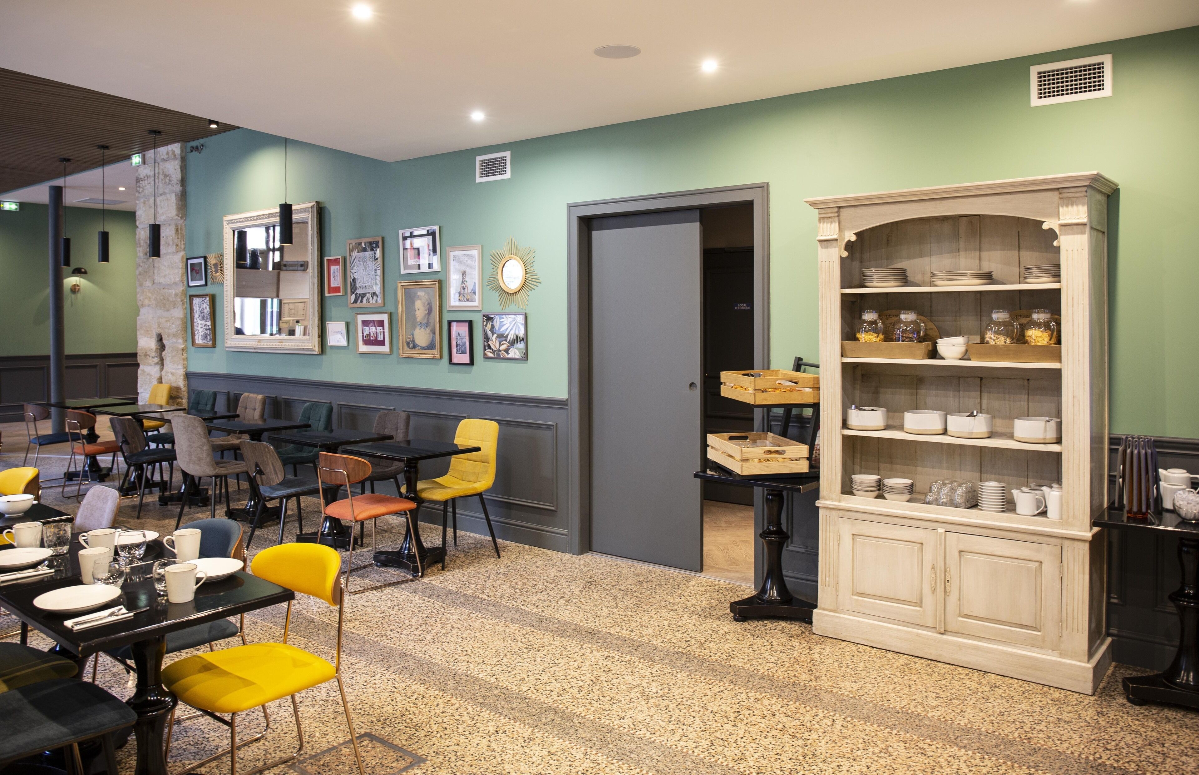 daily continental breakfast (eur 15 per person)