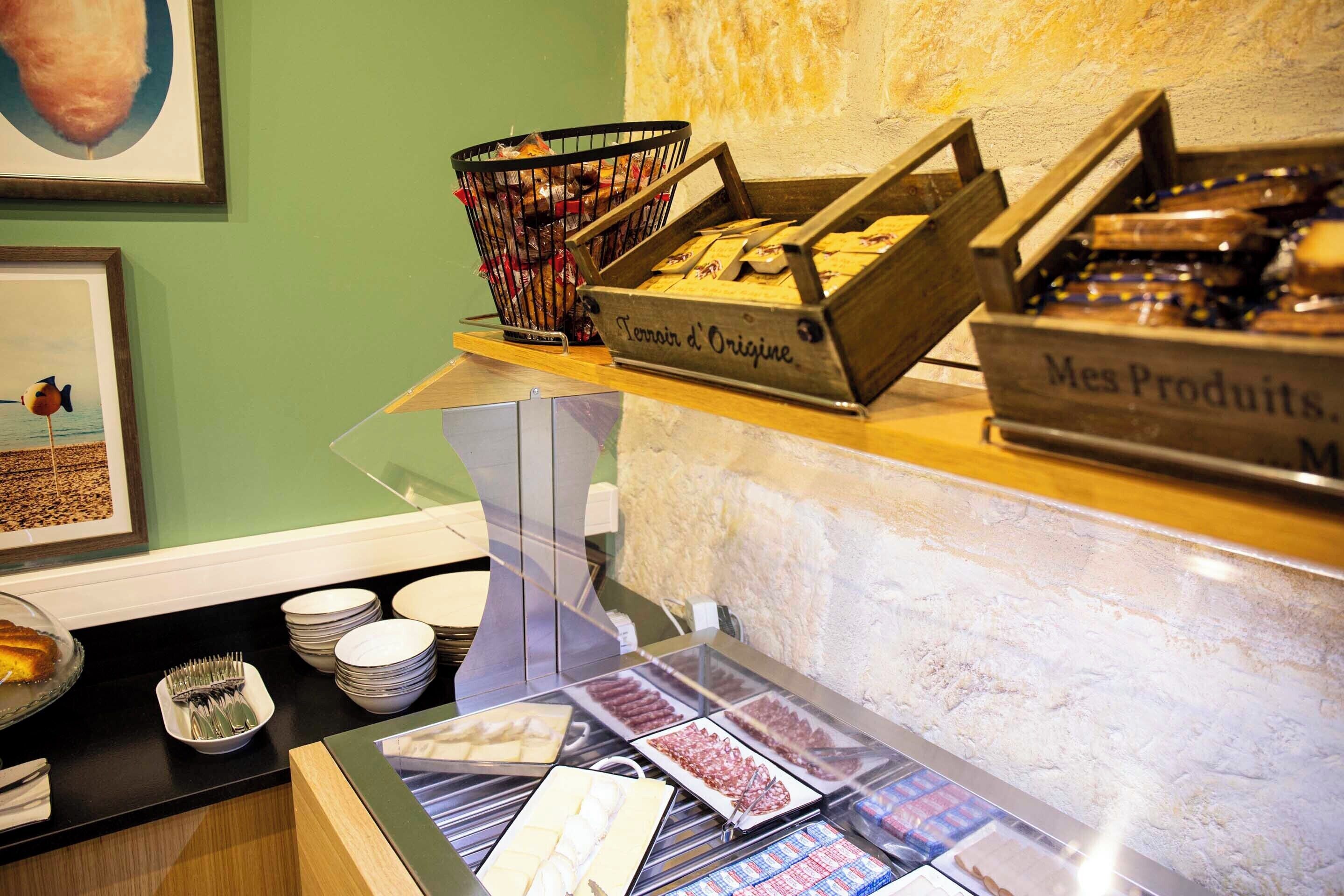 daily continental breakfast (eur 15 per person)