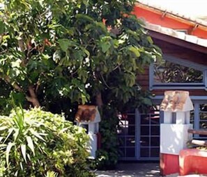 Entrada al alojamiento