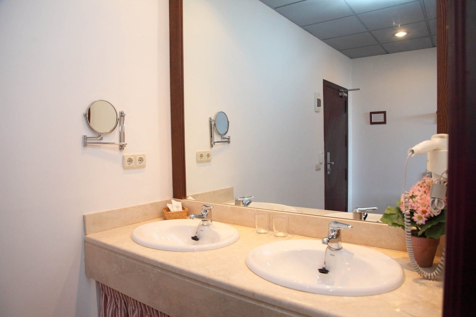 triple room | bathroom | shower, hair dryer, bidet, towels