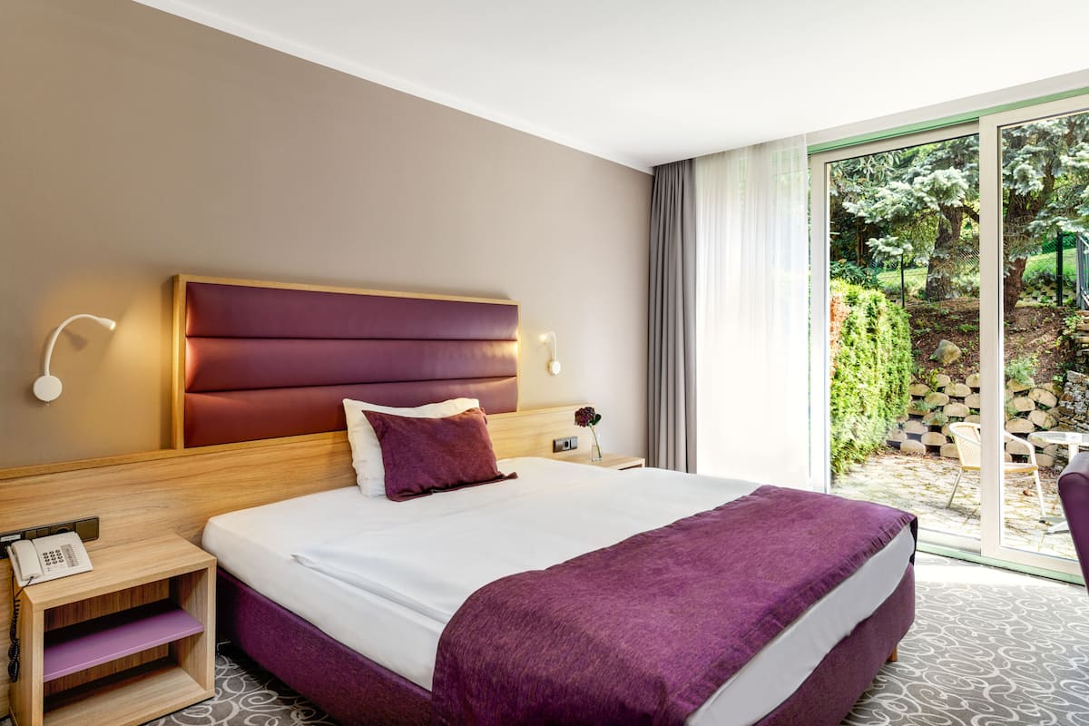 1 bedroom, hypo-allergenic bedding, minibar, in-room safe