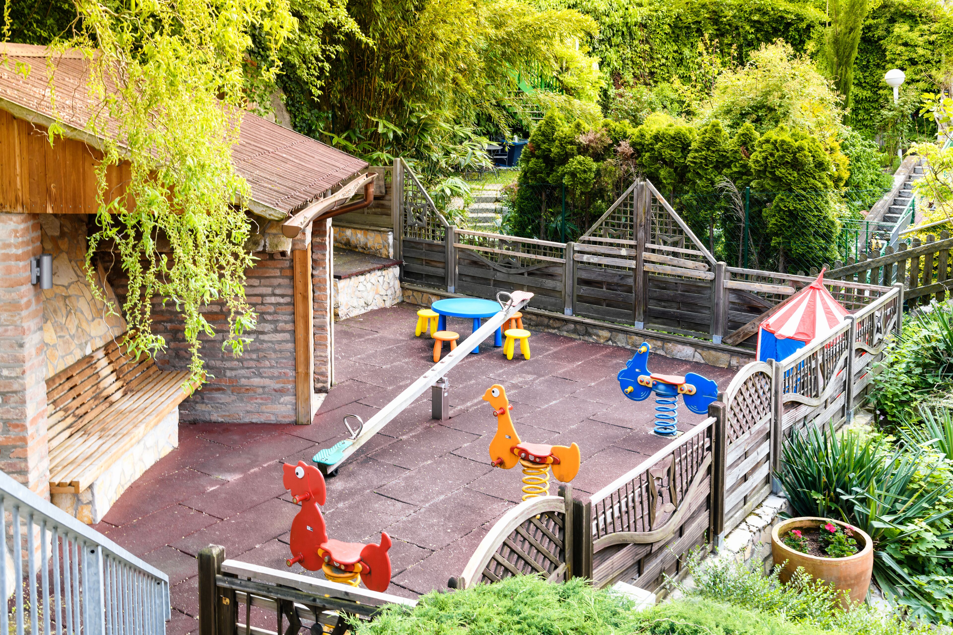 children’s play area – outdoor