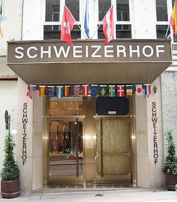 Exterior - Hotel Schweizerhof (Vienna)