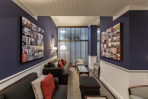 Lobby-Lounge