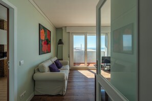 Superior Apartment, 1 Bedroom, Ocean View | Blackout drapes, soundproofing, iron/ironing board - Hotel Apartamento Solverde (Espinho)