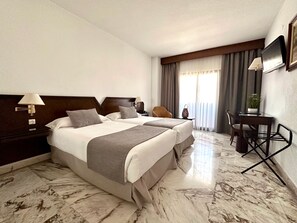 Premium bedding, in-room safe, desk, laptop workspace - Hotel Turia Valencia (Valencia)