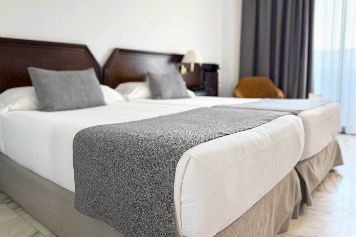 Premium bedding, in-room safe, desk, laptop workspace