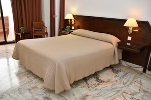 Junior suite, 2 slaapkamers | Lakens van Egyptisch katoen, luxe beddengoed, pillowtop-bedden