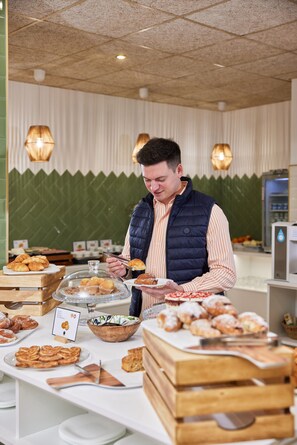Daily buffet breakfast for a fee - Venecia Plaza Centro Hotel (Valencia)