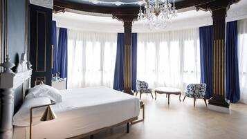 Superior Suite | In-room safe, individually decorated, individually furnished, desk