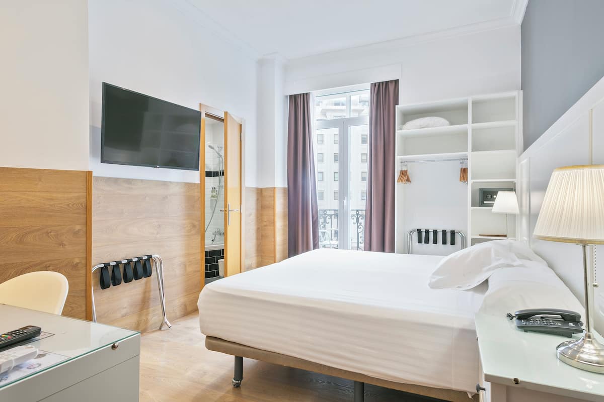 Superior Double Room, City View | 1 bilik tidur, peti besi dalam bilik, dihias secara berasingan