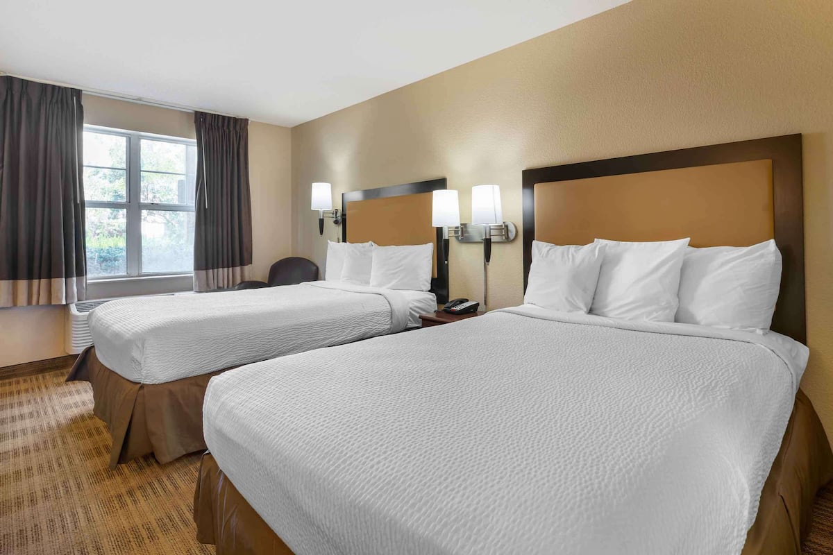 Studio, 2 Double Beds | Desk, iron/ironing board, free WiFi, bed sheets