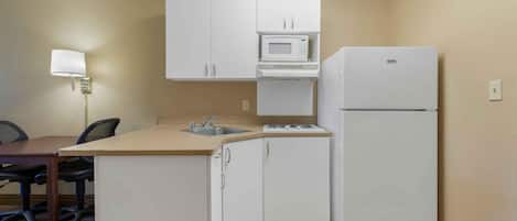 Studio, 2 Double Beds | Private kitchen | Coffee/tea maker, full-sized fridge, microwave, stovetop