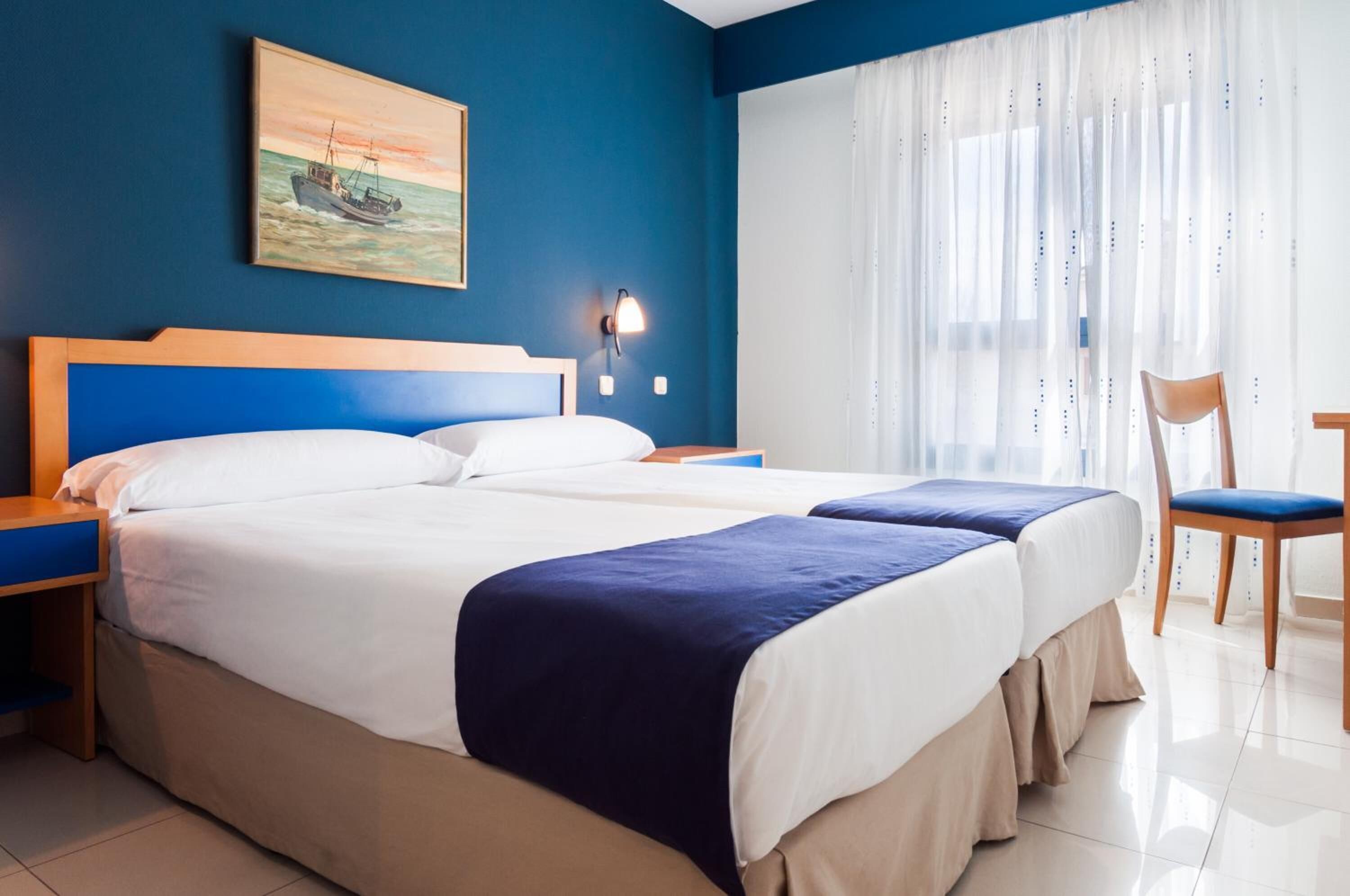 Caja de seguridad en la habitación y escritorio 