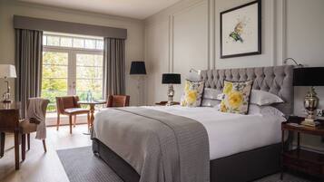 Hypo-allergenic bedding, in-room safe, individually decorated, desk