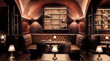 4 bares o lounges