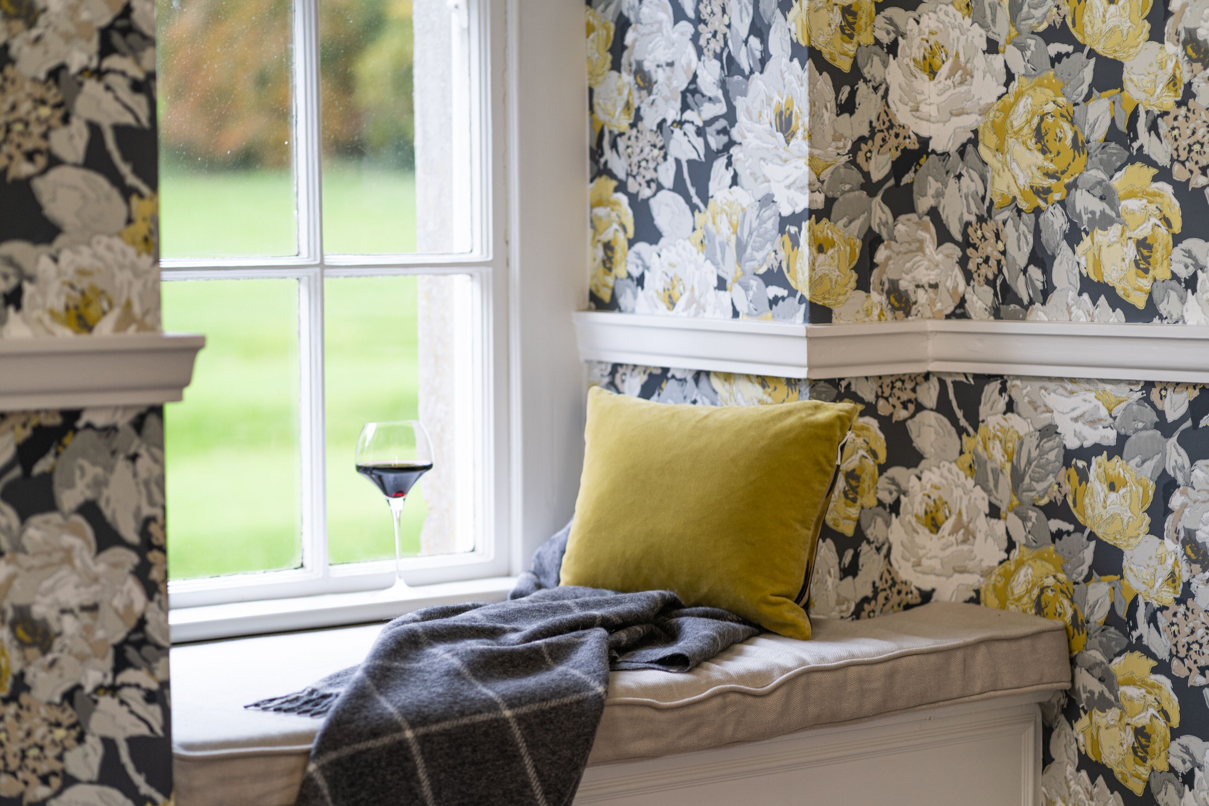 Hypo-allergenic bedding, in-room safe, individually decorated, desk