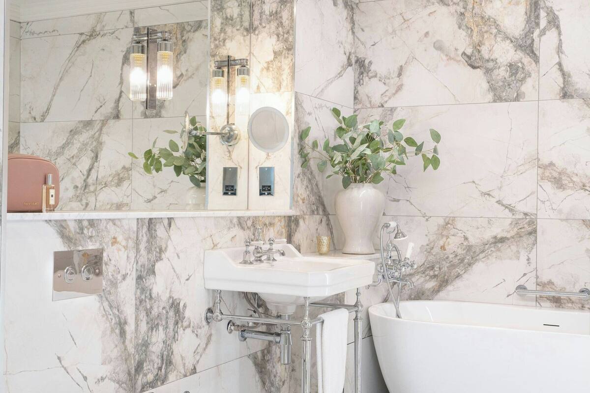 manor house presidential suite | bathroom | designer toiletries, hair dryer, bathrobes, towels