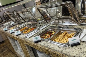 Desayuno buffet todos los días (con cargo) 