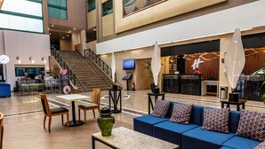 A spacious lobby with a staircase, seating area, and a reception desk. - Holiday Inn Ciudad De Mexico-Trade Center by IHG (Mexico City)