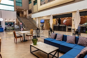 A spacious lobby with a staircase, seating area, and a reception desk. - Holiday Inn Ciudad De Mexico-Trade Center by IHG (Mexico City)