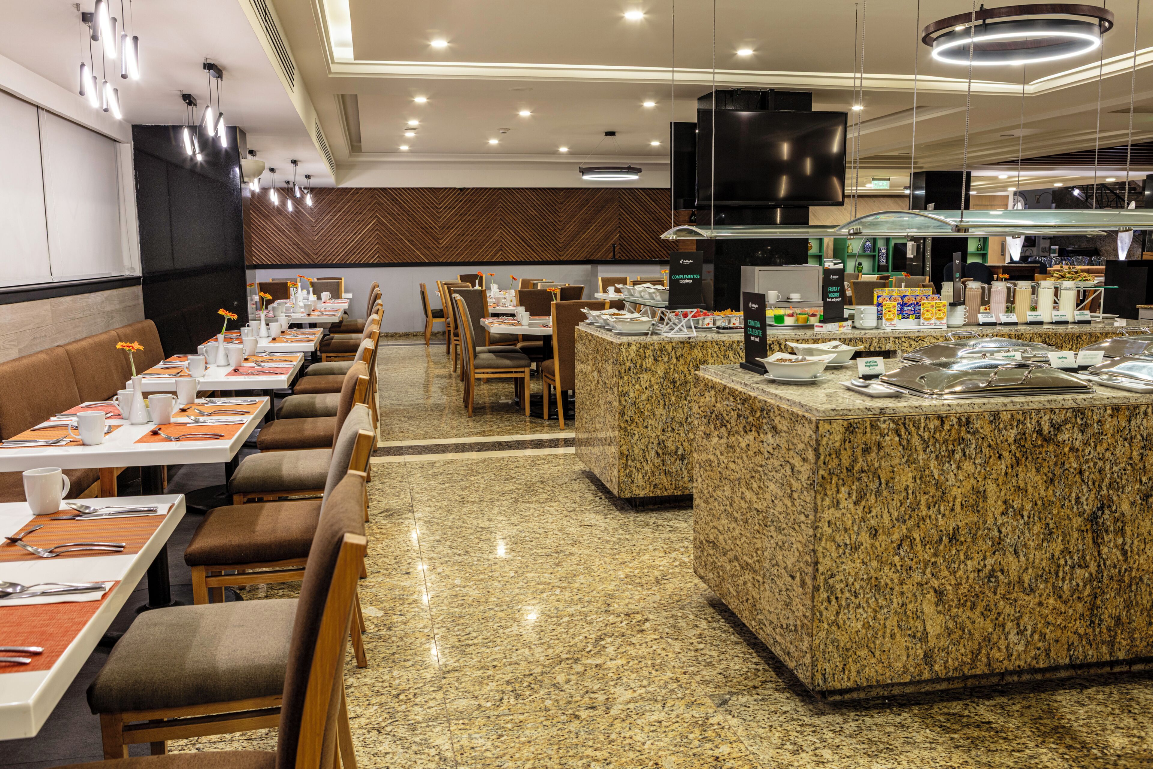 Café da manhã com buffet todos os dias mediante uma taxa