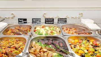 Daily continental breakfast (UAH 550 per person)